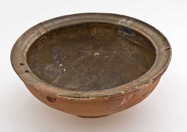 Pottery comes on stand ring, girth under the edge, two holes in the edge, bowl baking utensils earthenware ceramics earthenware