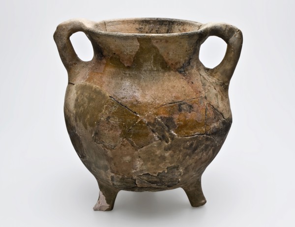 Pottery grape on three legs, funnel neck and two hook ears, sparing glaze, grape cooking pot tableware holder utensils