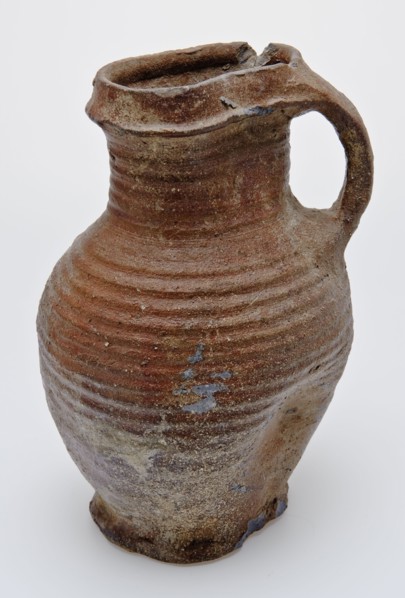 Stoneware jug be pinched, miscreated from proto stoneware, can crockery holder soil find ceramic stoneware, hand-turned baked