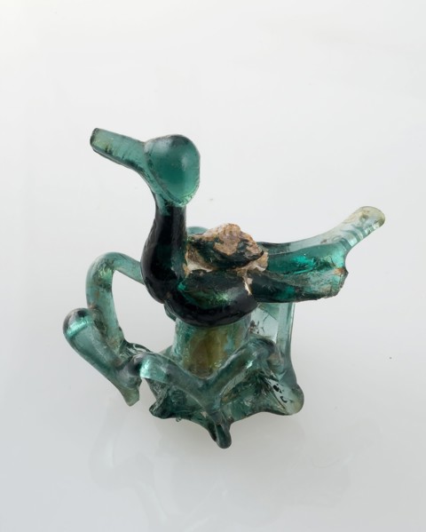 Fragment handle of lid drinking glass in the form of duck on nest, lid closure drinking glass drinking utensils tableware holder