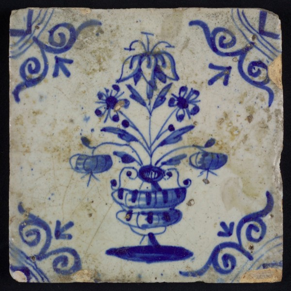 Tile, flowerpot, blue decor on white ground, corner filler ox head, wall tile tile sculpture ceramic earthenware enamel tinglage