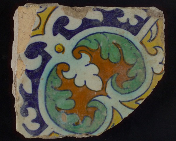 Ornament tile, central kidney-shaped green and brown floral shape, corner motifs, quarter rosette and saving technique, wall