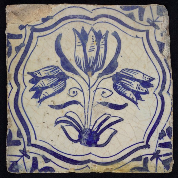 Flower tile with three-tiered tulip in brace frame, blue decor on white ground, corner filling: voluten, wall tile