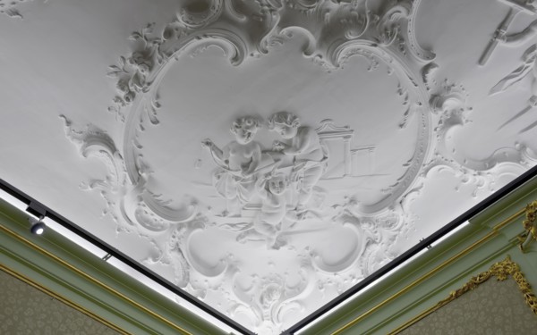 stucwerker: Pietro Castoldi (1729 - 1794), Stucco ceiling, rectangular, with putti, representing arts and sciences, ceiling