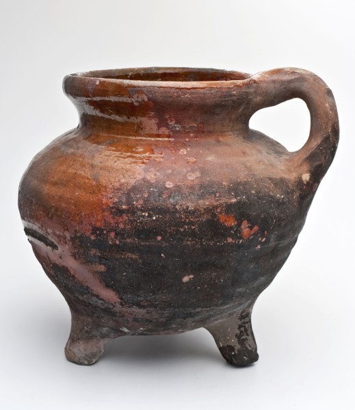 Pottery cooking jug, grape model on three legs, sparingly glazed, grape cooking pot tableware holder kitchen utensils