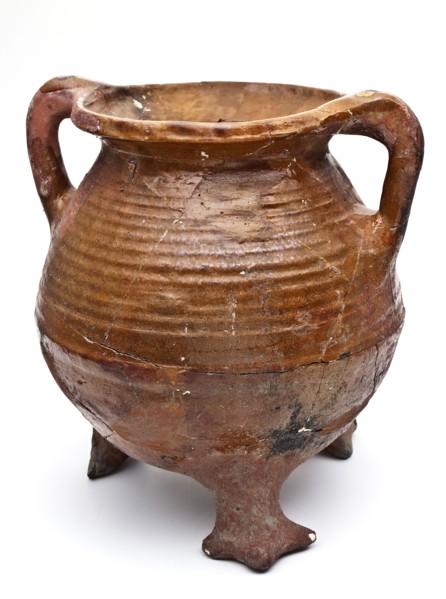 High pottery grape on three claw feet, sparing lead glaze and rings, two ears, grape cooking pot tableware holder utensils