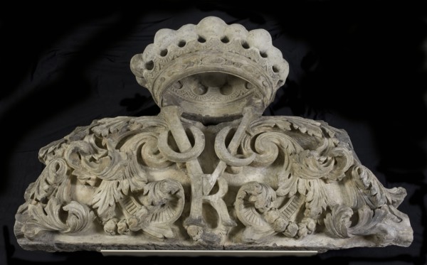 Gevelsteen VOCR, Dutch East India Company Rotterdam, facing brick sculpture sculpture building component sandstone stone