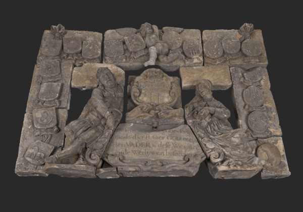 Pieter Rijckx in samenwerking met Pieter Strengh, Relief noorderpand Burgerweeshuis, entrance children's room, facade stone