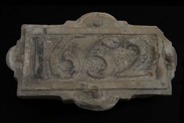 Facing brick with date 1652, facing brick foundation stone sculpture sculpture building component sandstone stone, sculpted