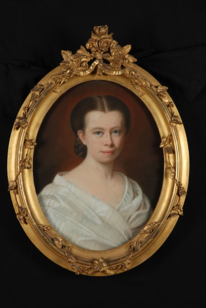 Heinrich Siebert, Girl's portrait with gold-colored oval frame with ornaments, portrait pastel drawing sculpture paper pastel
