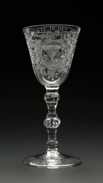 Chalice engraved with rosmoles, family arms, city arms and De goede Harmonie in the Grutters Gilde, wine glass drinking glass