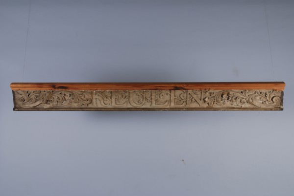 Wooden rectangular lintel with carved acanthus motifs around COLOGNE lettering, door frame wood carving sculpture sculpture wood
