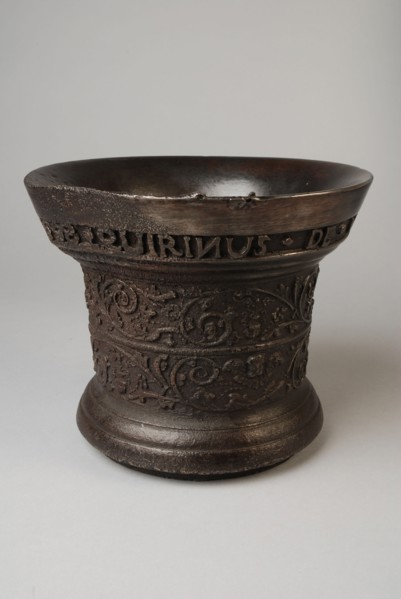 Quirijn de Visser Willemszoon (1675 - 1732), Mortar with QUIRINUS DE VISSCHER MEFECIT ROTERODAMI 1698, auger equipment bronze