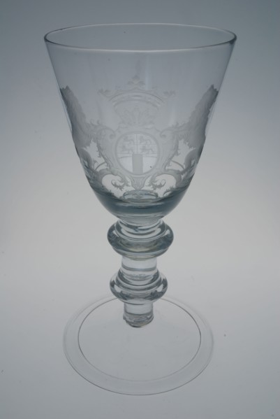Large goblet engraved with crowned city coat of arms Rotterdam, goblet drinking glass drinking utensils tableware holder glass