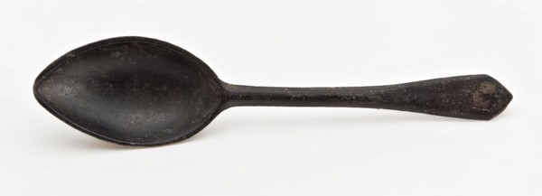 Spoon with oval pointed bowl and straight handle with pointed end, teaspoon table spoon equipment ground find tin metal, cast