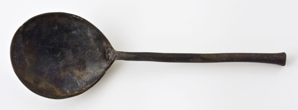 Spoon with fig-shaped container and round, slightly tapered stem, spoon cutlery soil find tin metal, cast Figs-shaped bowl short