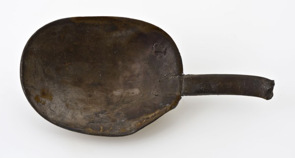 Oval bowl of spoon with flattened, square handle, spoon cutlery soil find tin metal, poured Oval spoon tray short rat tail