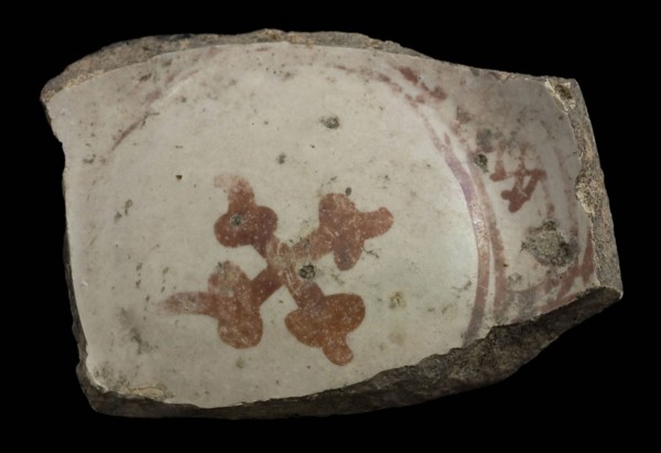 Four fragments of Spanish majolica, shard soil find ceramic earthenware glaze tin glaze luster goldluster largest, hand turned