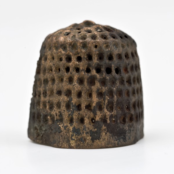 Copper pressed thimble, thimble sewing kit soil find copper metal, pressed Copper pressed thimble spirally right round the top