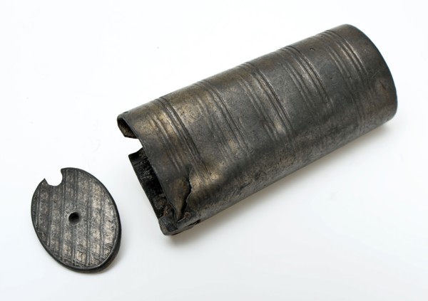 Pewter sleeve socket with line pattern, tinder box, tondeldoos lighter equipment tin metal, cast Oval jug bottom and top hinged