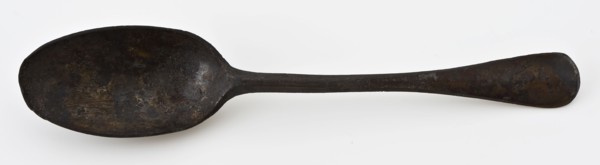 Spoon with elongated oval bowl and flat spatula-shaped handle, spoon cutlery soil find tin metal, poured Oblong oblong trench