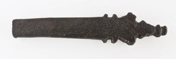 Push-on lift, ending in flat turret with point, has knife cutlery soil find copper metal, Sliding lift in the style of De wy