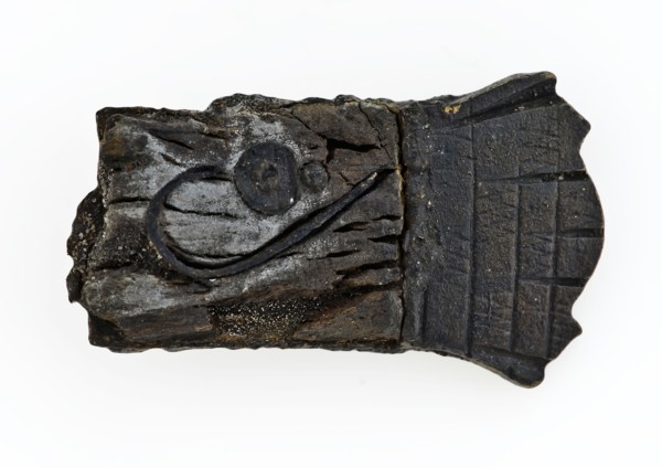 Head of knife, knife cutlery soil find wood copper metal, Lifting handle in the shape of crown to which part of the plate girdle