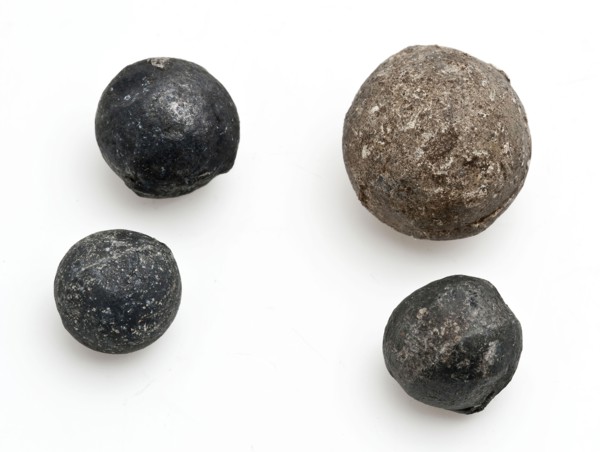 Four lead bullets of different sizes, bullet ammunition soil discovery lead metal largest, cast Four solid metal gray bullets