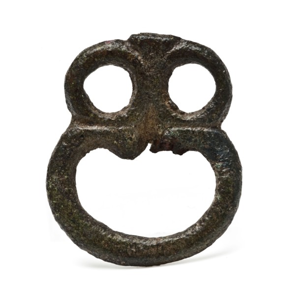Metal belt buckle with three eyes, buckle harness clothing accessory clothing soil find brass copper bronze metal, cast Belt