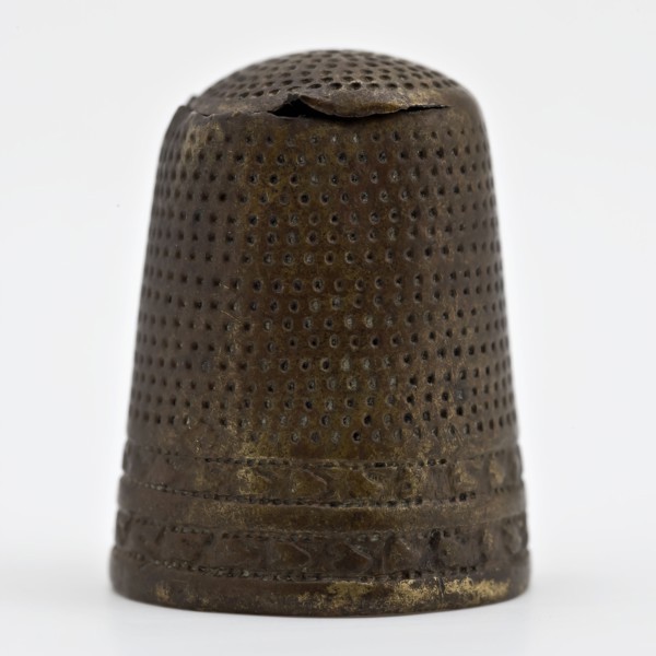 Copper pressed thimble with decoration and marked, thimble sewing kit soil find copper metal, pressed Copper pressed thimble