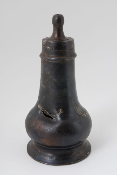 Tinsmith: Jacob Peeters?, Pewter bottle with pear shaped body and unscrewable cap with short suction knob, feeding bottle