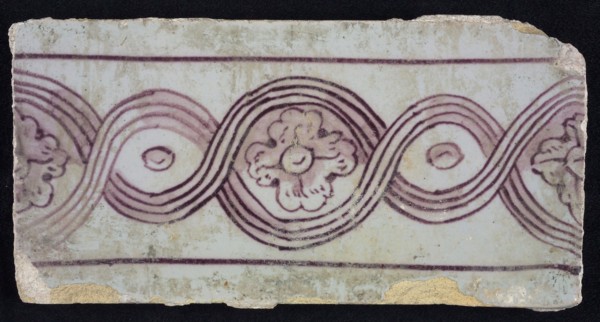 Rectangular purple border tile on white ground with decorated decor, with flowers, leaves, yellow pottery, edge tile wall tile