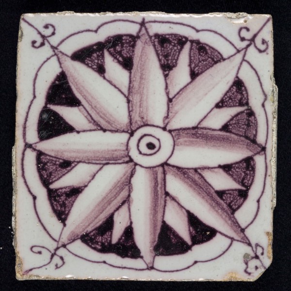 Square purple corner edge tile with central corner design, star-shaped, edge tile wall tile tile sculpture ceramic earthenware