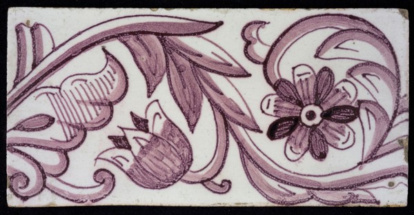 Rectangular edge tile in purple with hinged decor of tulip, with flower of ten oval petals, leaves, type of tulip fawn, yellow