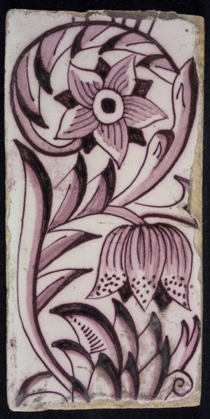Rectangular edge tile in purple with sling decor of speckled tulip, flower with ten triangular petals, leaves, type of tulip