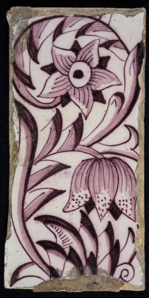 Rectangular edge tile in purple with sling decor of speckled tulip, flower with ten triangular petals, leaves, type of tulip