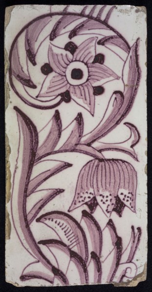 Rectangular edge tile in purple with sling decor of speckled tulip, flower with ten triangular petals, leaves, type of tulip