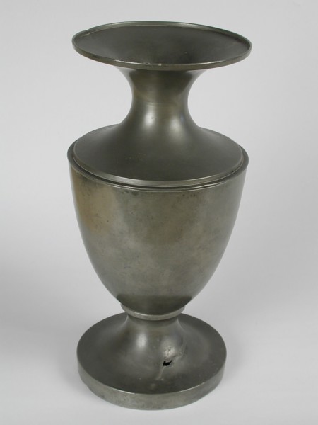 Tinsmith: Johannes Daniël Druy, Tin sacrificial vase, sacrificial vase vase tableware holder tin hair wool sheep wool, cast