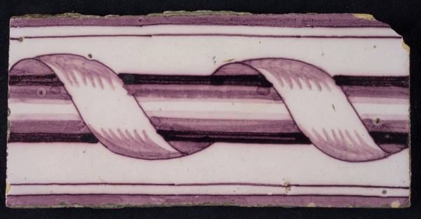 Rectangular purple border tile, lilac-like fond, surrounded decor, surrounded by column, with dark purple parallel lines as edge