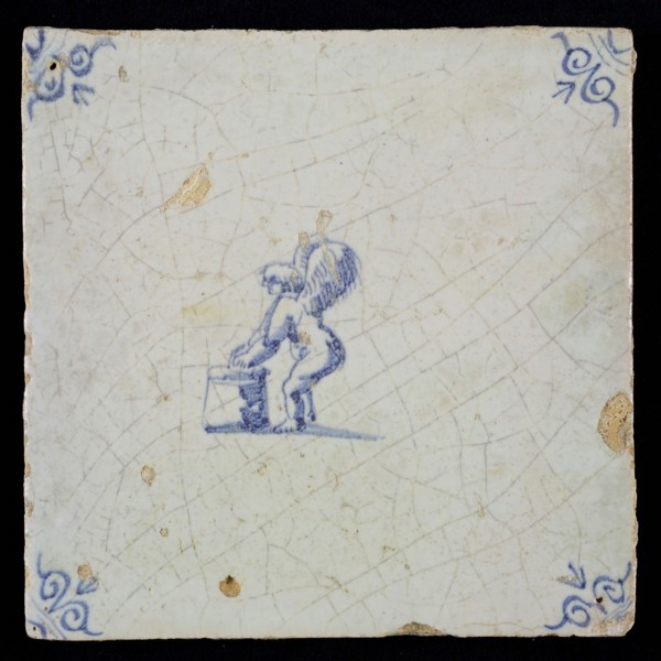 White tile with blue putto; corner pattern ox head, wall tile tile sculpture ceramic earthenware glaze, baked 2x glazed painted