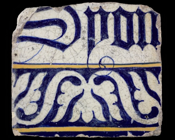 Tile with Syon and ornament edge, tile picture material fragment earth discovery ceramic earthenware glaze, baked 2x glazed