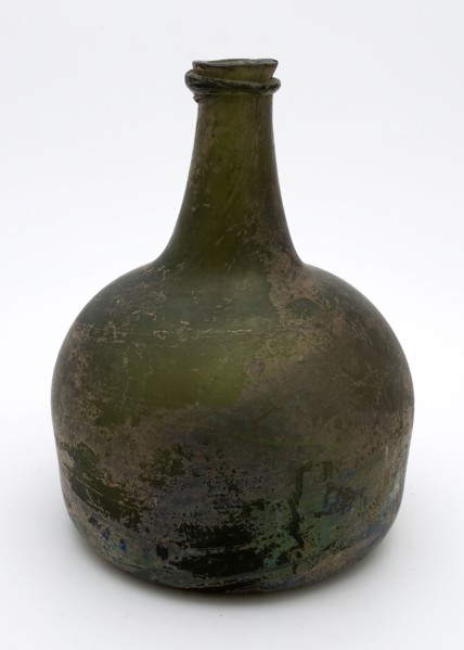 Belly bottle, clock model, bottle holder soil found glass, neck with imposed all-round convex glass thread and flattened lip