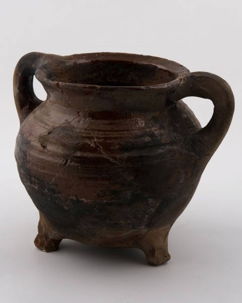 Pottery cooking pot, grape with two sausage ears, on three legs, sparingly glazed, grape cooking pot crockery holder kitchen