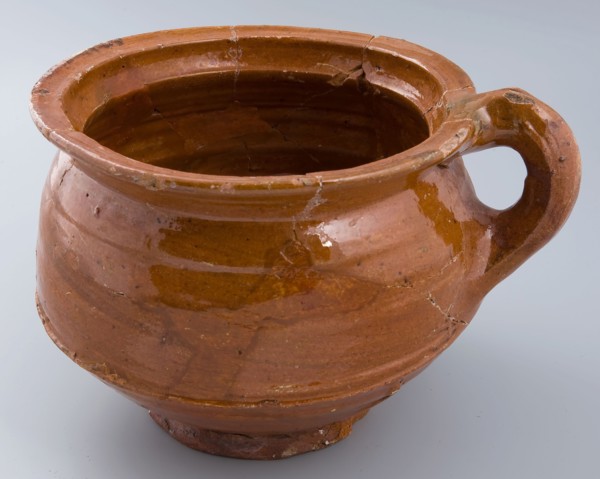Earthenware chamber pot on stand, bandage, glazed, ball and double conical shape, pot holder sanitary soil find ceramic
