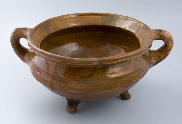 Pottery cooking pot with wide top edge, two band ears, on three legs, cooking pot crockery holder kitchenware soil find ceramics