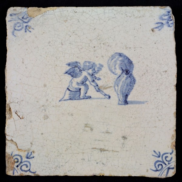 White tile with blue putto; corner pattern ox head, wall tile tile sculpture ceramic earthenware glaze, baked 2x glazed painted