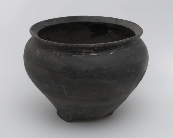 Black storage pot on three stand lobes, girth under top edge, storage jar pot holder soil find ceramic pottery, hand-turned
