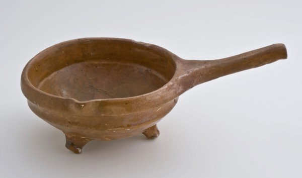 Pottery saucepan on three legs, with pouring spout and slanted handle, saucepan cooking pot crockery holder kitchenware soil