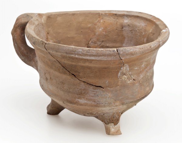 Pottery test, round model on three legs with standing ear, unglazed, fire test test heating soil finding ceramics pottery, hand