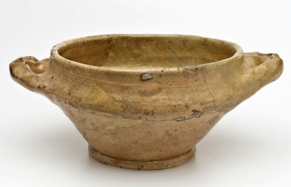 dish with two lying ears, decorated with lobes and wavy edge, yellow glazed, porcelain crockery holder earth finding ceramics